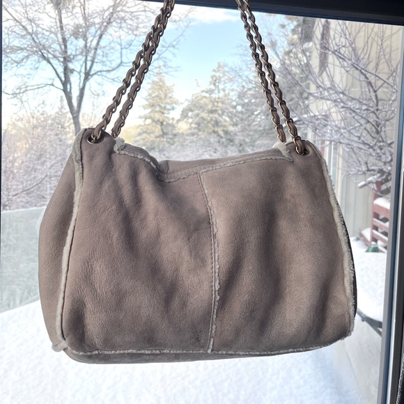 Chanel: Shearling Suede Sherpa CC Accordion Flap Chain Bag *RARE* - Picture 6 of 17